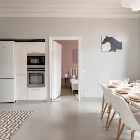 Apartment 2ndhomes Beautiful 127 M2 3br Floor In Historically Valuable Building In Center