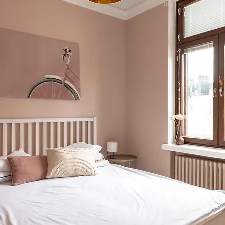 Apartment 2ndhomes Beautiful 127 M2 3br Floor In Historically Valuable Building In Center